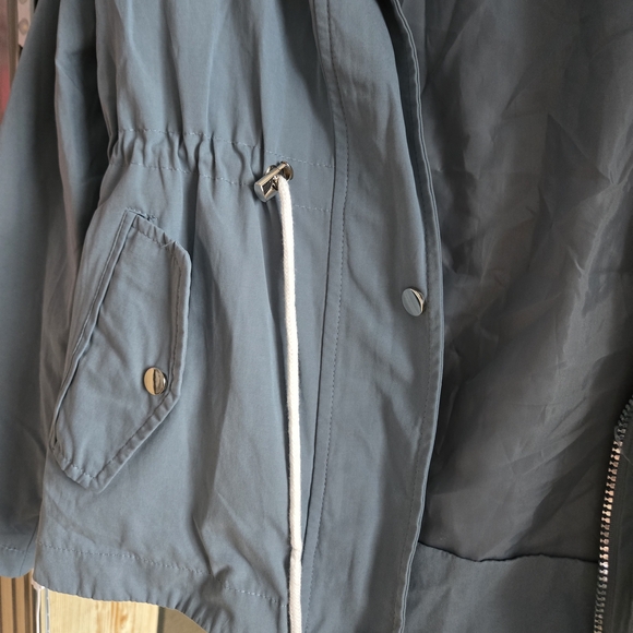 Gray Utility Jacket with Drawstring - Picture 4 of 5
